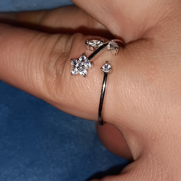 9.25 sterling silver size 8 flower adjustable ring - Picture 7 of 7